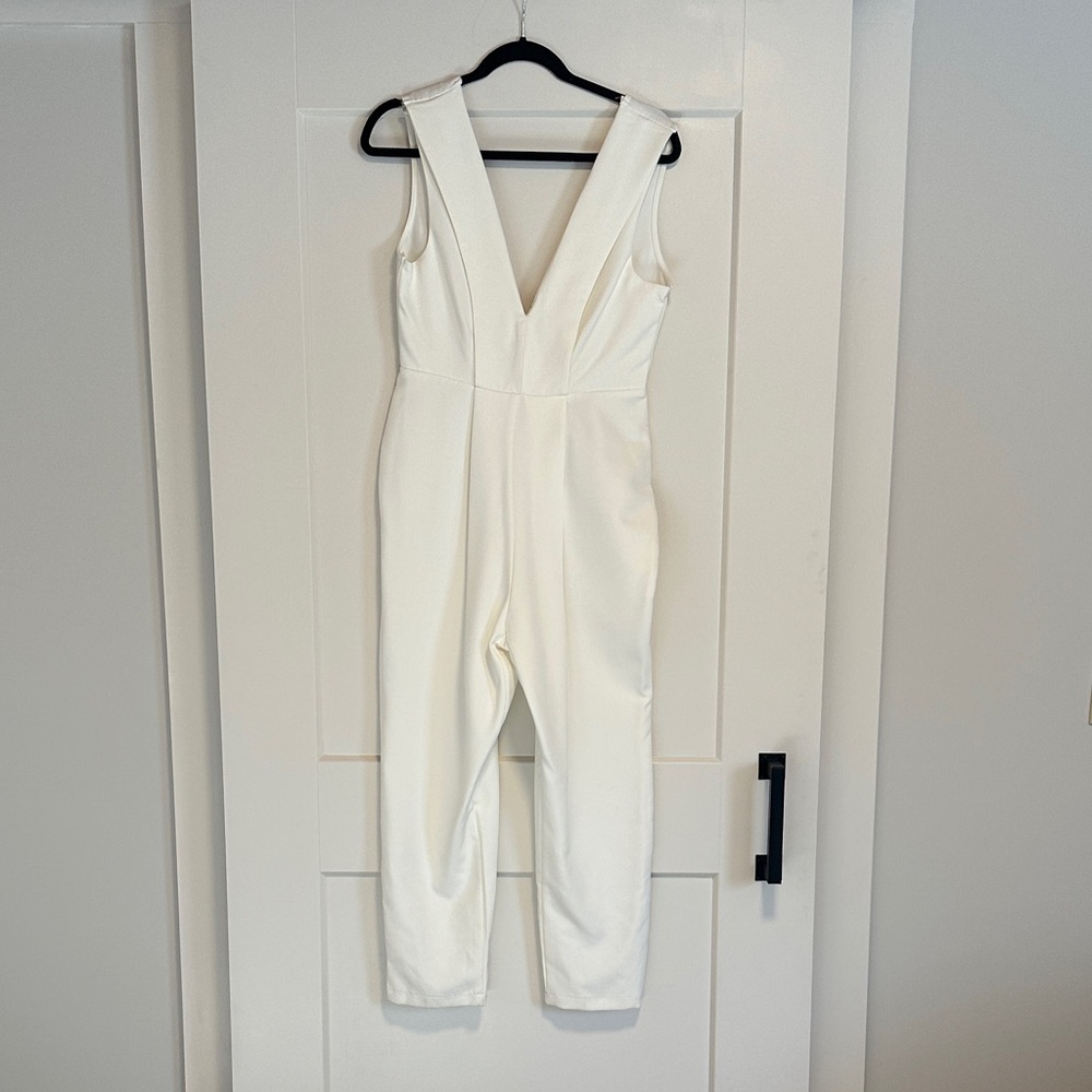 Elegant White Sleeveless Jumpsuit